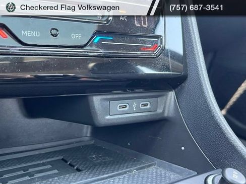 Used 2025 Volkswagen Jetta SE FWD image 38