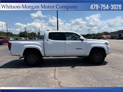 Used 2023 Toyota Tacoma SR5 AWD/4WD image 5
