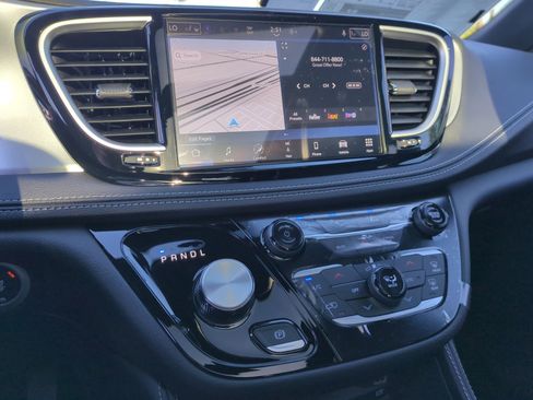 New 2026 Chrysler Pacifica Limited image 12