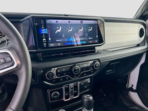 Used 2025 Jeep Wrangler Unlimited Sahara AWD/4WD image 12