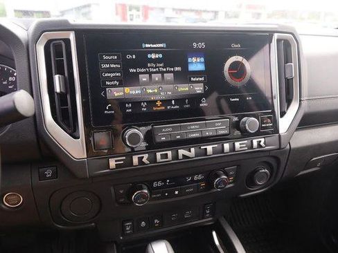 Used 2025 Nissan Frontier SV w/ SV Convenience Package RWD image 15