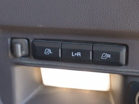 Used 2020 Ford Explorer Platinum w/ Premium Technology Package AWD/4WD image 36