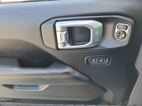 Used 2020 Jeep Gladiator Rubicon image 25