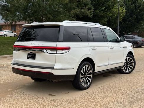 Used 2023 Lincoln Navigator Reserve AWD/4WD image 2