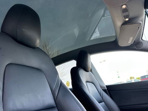 Used 2021 Tesla Model Y Long Range image 18