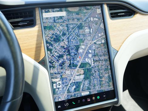 Used 2018 Tesla Model X 75D AWD/4WD image 20