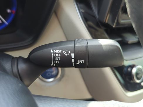 Used 2022 Toyota Corolla LE FWD image 17