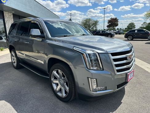 Used 2019 Cadillac Escalade Luxury AWD/4WD image 9