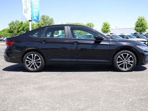Used 2025 Volkswagen Jetta Sport FWD image 4