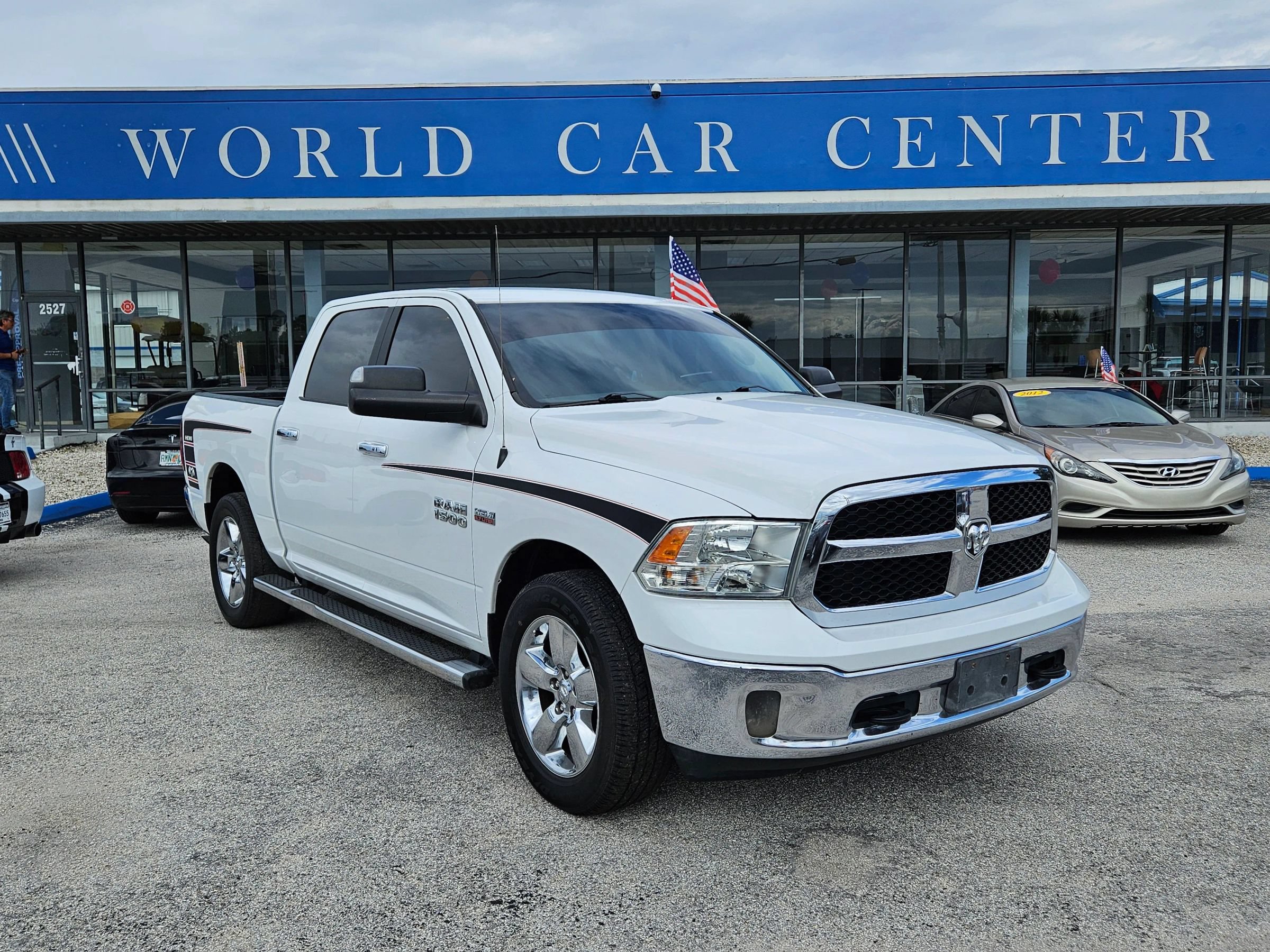 Used 2018 RAM 1500 Classic SLT AWD/4WD image 1