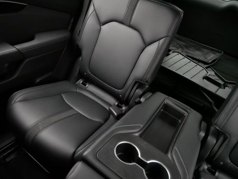 Used 2023 Honda Pilot Touring image 12