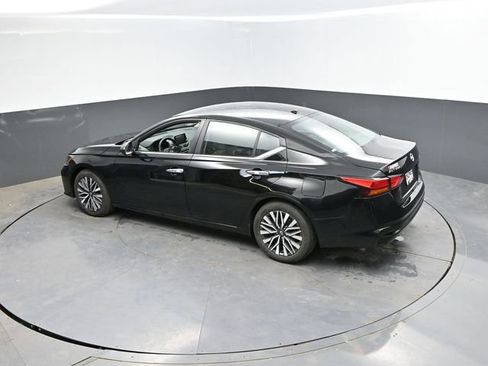 Used 2025 Nissan Altima 2.5 SV FWD image 37