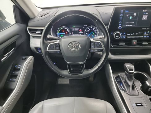 Used 2020 Toyota Highlander XLE AWD/4WD image 16