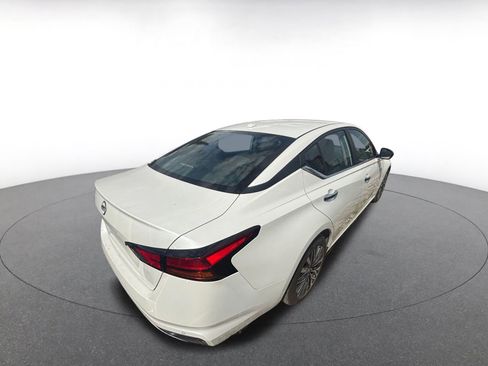 Used 2025 Nissan Altima 2.5 SV FWD image 6