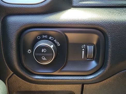Used 2021 RAM 1500 Big Horn RWD image 28