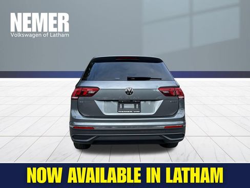 Used 2022 Volkswagen Tiguan SE AWD/4WD image 3