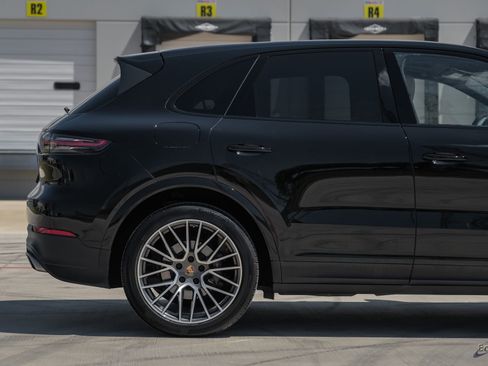 Used 2019 Porsche Cayenne AWD/4WD image 16