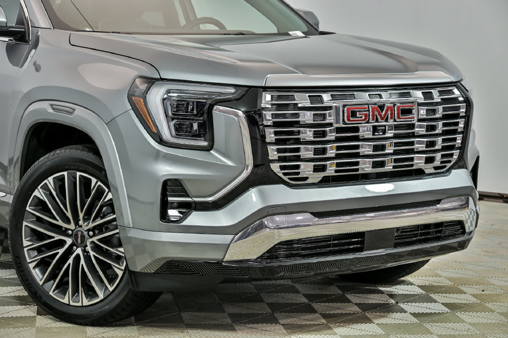 New 2027 GMC Terrain Denali w/ LPO, Floor Liner Package AWD/4WD image 2