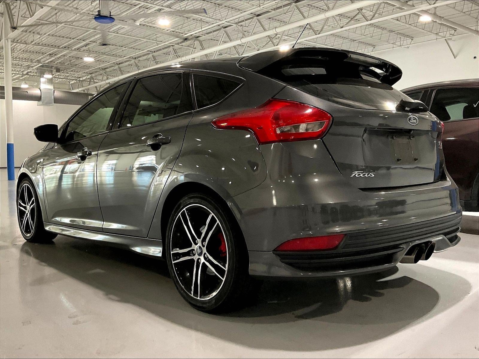 Used 2018 Ford Focus ST FWD image 3