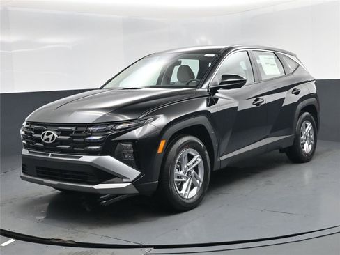 New 2026 Hyundai Tucson SE image 1