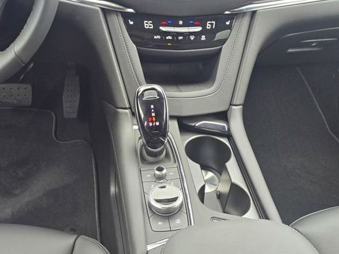 New 2026 Cadillac XT5 Luxury image 17