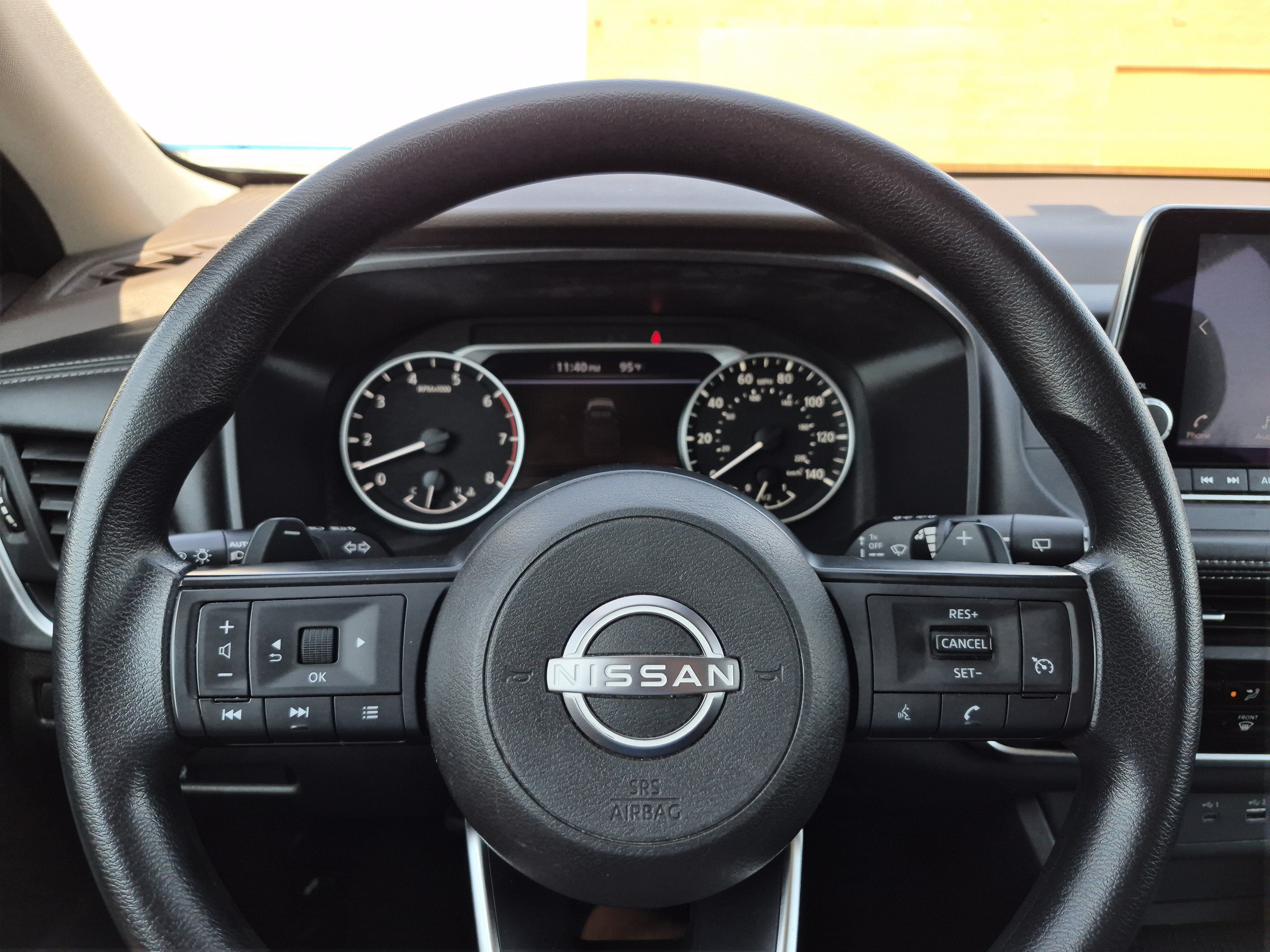 Used 2023 Nissan Rogue S AWD/4WD image 18