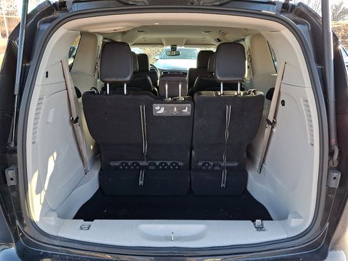 Used 2021 Chrysler Voyager Lxi image 28