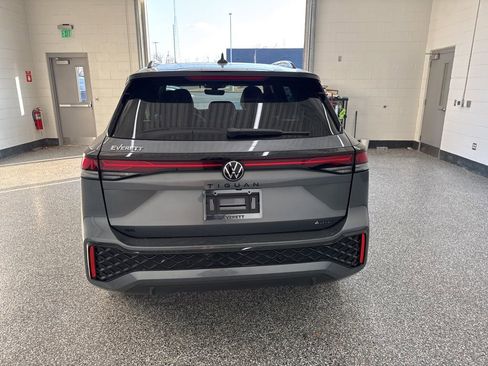 New 2026 Volkswagen Tiguan SE R-Line AWD/4WD image 3
