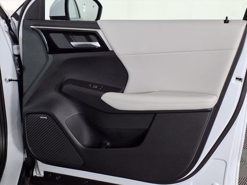 New 2025 Mitsubishi Outlander SE image 8