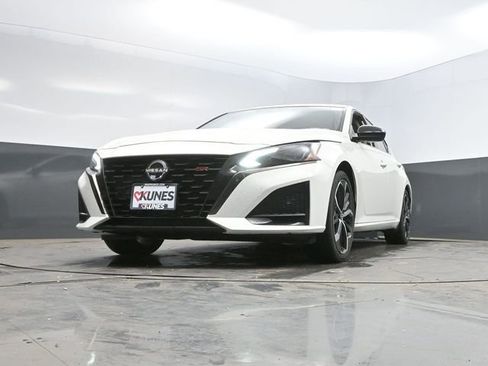 Used 2025 Nissan Altima 2.5 SR image 49