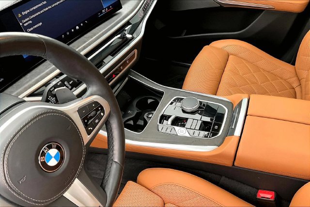Used 2025 BMW X5 xDrive40i w/ M Sport Package AWD/4WD image 13