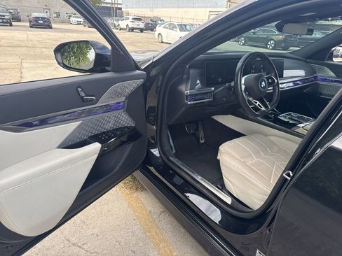 Used 2024 BMW 740i RWD image 17