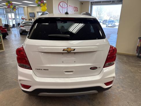 Used 2018 Chevrolet Trax LT w/ LT Convenience Package image 8