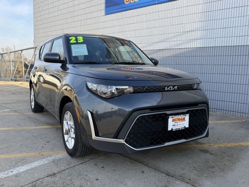 Used 2023 Kia Soul LX w/ LX Technology Package image 2