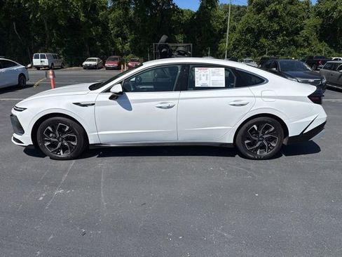 Used 2025 Hyundai Sonata SEL FWD image 2