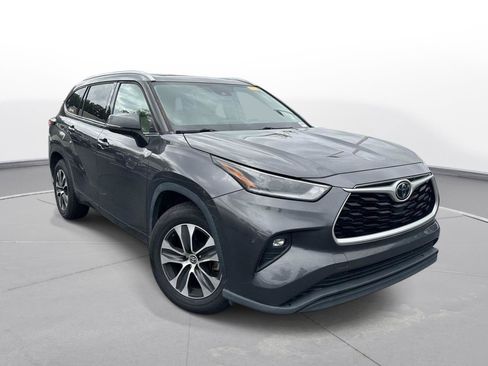 Used 2021 Toyota Highlander XLE FWD image 4
