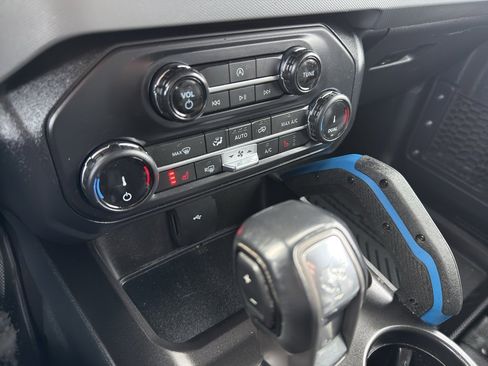 Used 2022 Ford Bronco Black Diamond w/ Sasquatch Package image 18