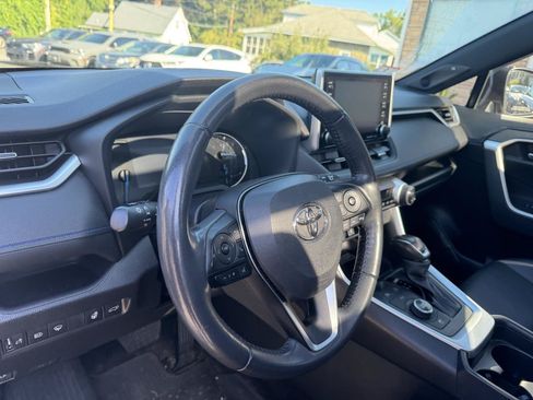 Used 2021 Toyota RAV4 XSE AWD/4WD image 6