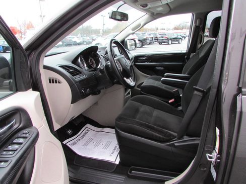 Used 2017 Dodge Grand Caravan SE w/ Power Window Group image 7