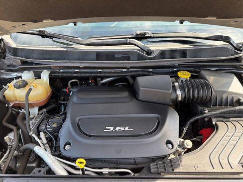 Used 2018 Chrysler Pacifica Touring-L FWD image 12
