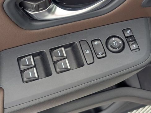 Used 2025 Honda Pilot Elite image 12