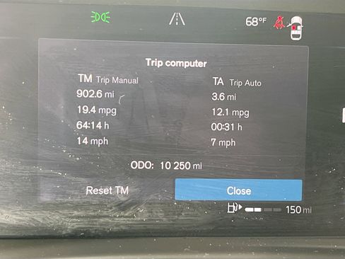 Used 2023 Volvo XC40 B5 Plus w/ Protection Package Premier image 12