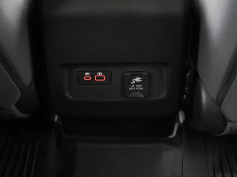 Used 2025 Nissan Frontier SV w/ SV Convenience Package image 18