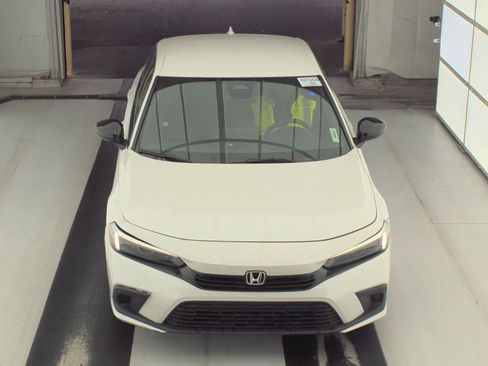 Used 2023 Honda Civic Sport image 2