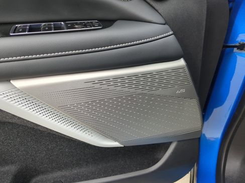 New 2026 Cadillac Optiq Luxury 2 image 19