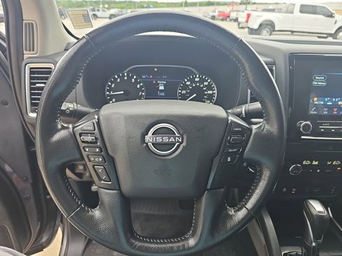 Used 2022 Nissan Frontier SV AWD/4WD image 19