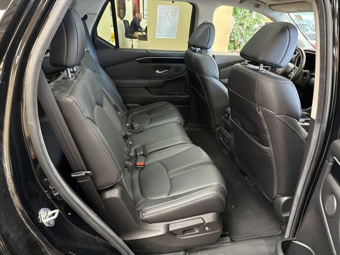 Used 2024 Honda Pilot Touring image 16