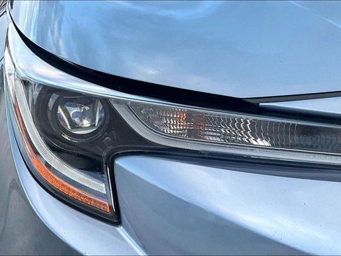Used 2020 Toyota Corolla LE image 29