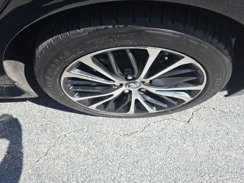 Used 2019 Toyota Camry SE FWD image 25