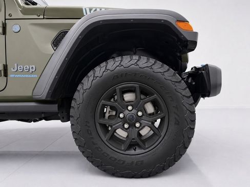 Used 2024 Jeep Wrangler Unlimited AWD/4WD image 7